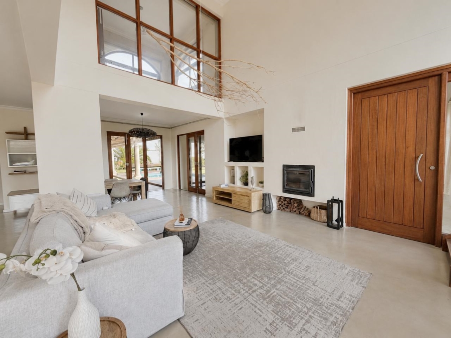 To Let 4 Bedroom Property for Rent in Klein Zevenwacht Western Cape